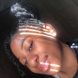 Meet your Posher, Ishajaiona